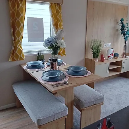 Stylish Caravan At Bowland Fell In Yorkshire Ref 93025r *